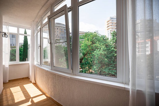 Какие окна поставить на балкон Gazda