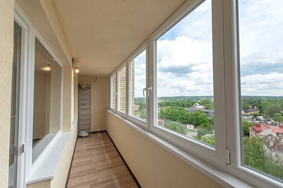 Який балкон кращий: пластиковий чи алюмінієвий Gazda