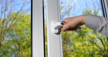 Яка фурнітура краще підходить для пластикових вікон